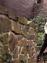 15 pictures - Chubby girl pisses outside on stone step