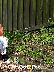 15 pictures - Peeing on Mud