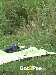 15 pictures - Topless blonde sunbather needs to piss