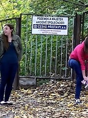 15 pictures - Cute girls in denims both need to pee outside