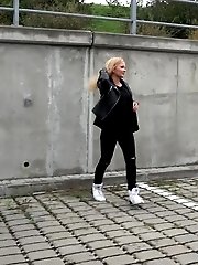 15 pictures - Sexy blonde squats outside to piss in the city
