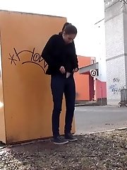 15 pictures - Brunette really needs to piss while outside