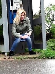 15 pictures - Sexy blonde pulls down her denims and pees