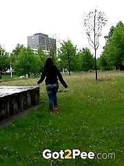 15 pictures - Shy Librarian pisses onto the ground outside