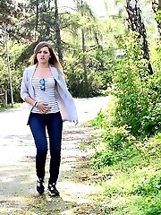 15 pictures - Pretty girl in denims pisses outside