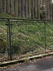 15 pictures - Gorgeous girl pees in the tennis courts