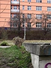 15 pictures - Jena enjoys a messy piss outside in public