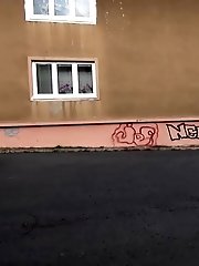 15 pictures - City pissing with gorgeous blonde babe in leggings