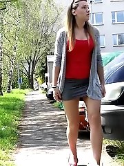 15 pictures - Gorgeous blonde sprays her messy stream of piss