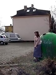 15 pictures - Flexibility is key in this public pissing scene