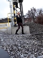 15 pictures - Hot blonde pisses right next to a railway line