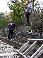 15 pictures - Girlfriends both need to piss while walking outside