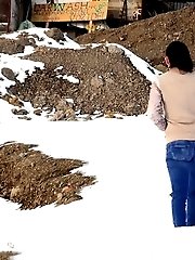 15 pictures - Pretty babe squats in the snow and pisses outside